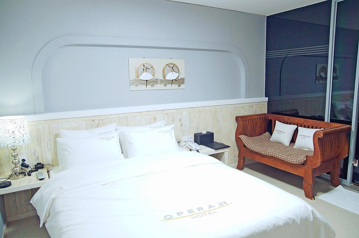 Opera 21 Hotel جيونجو المظهر الخارجي الصورة
